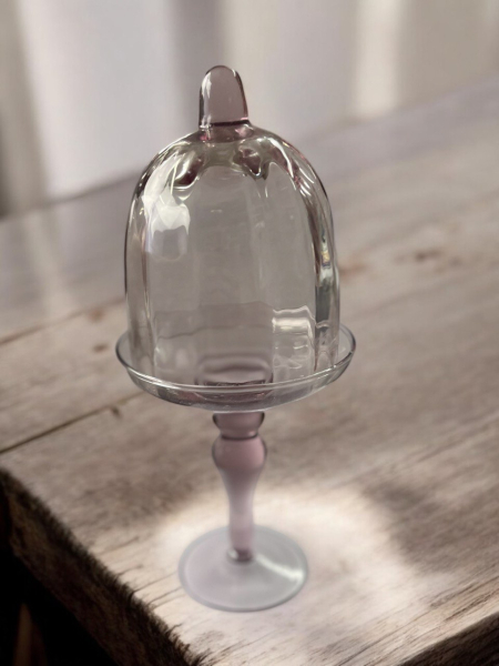 Glasständer mit Glasglosche